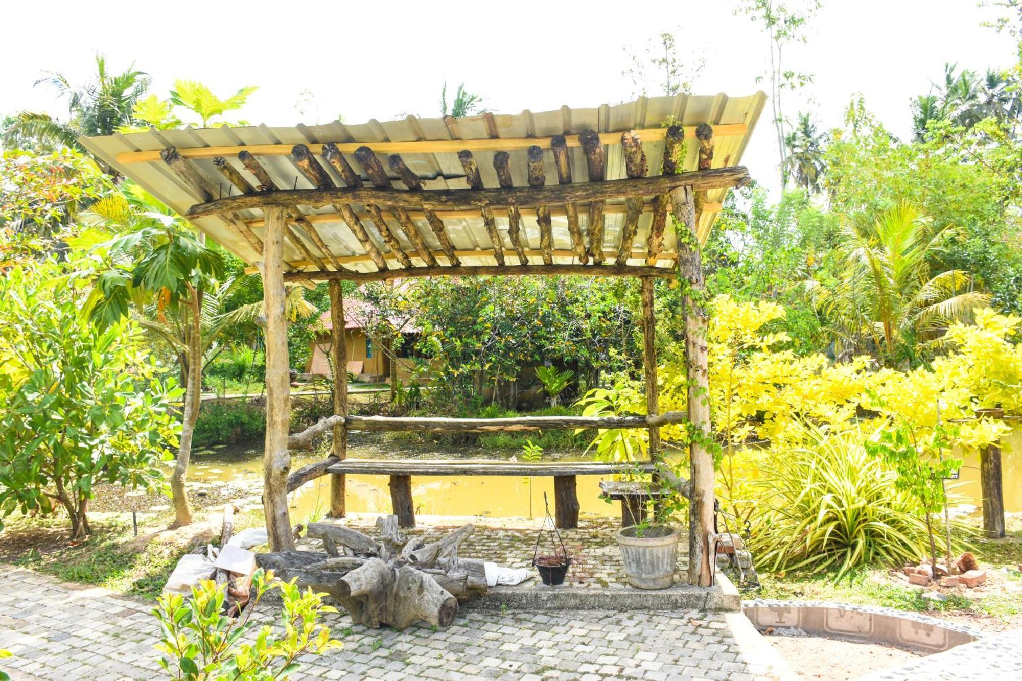 Steps Garden Resort Negombo Esterno foto