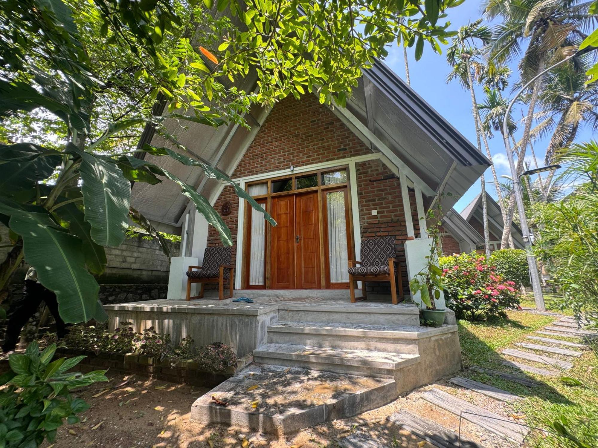 Steps Garden Resort Negombo Esterno foto