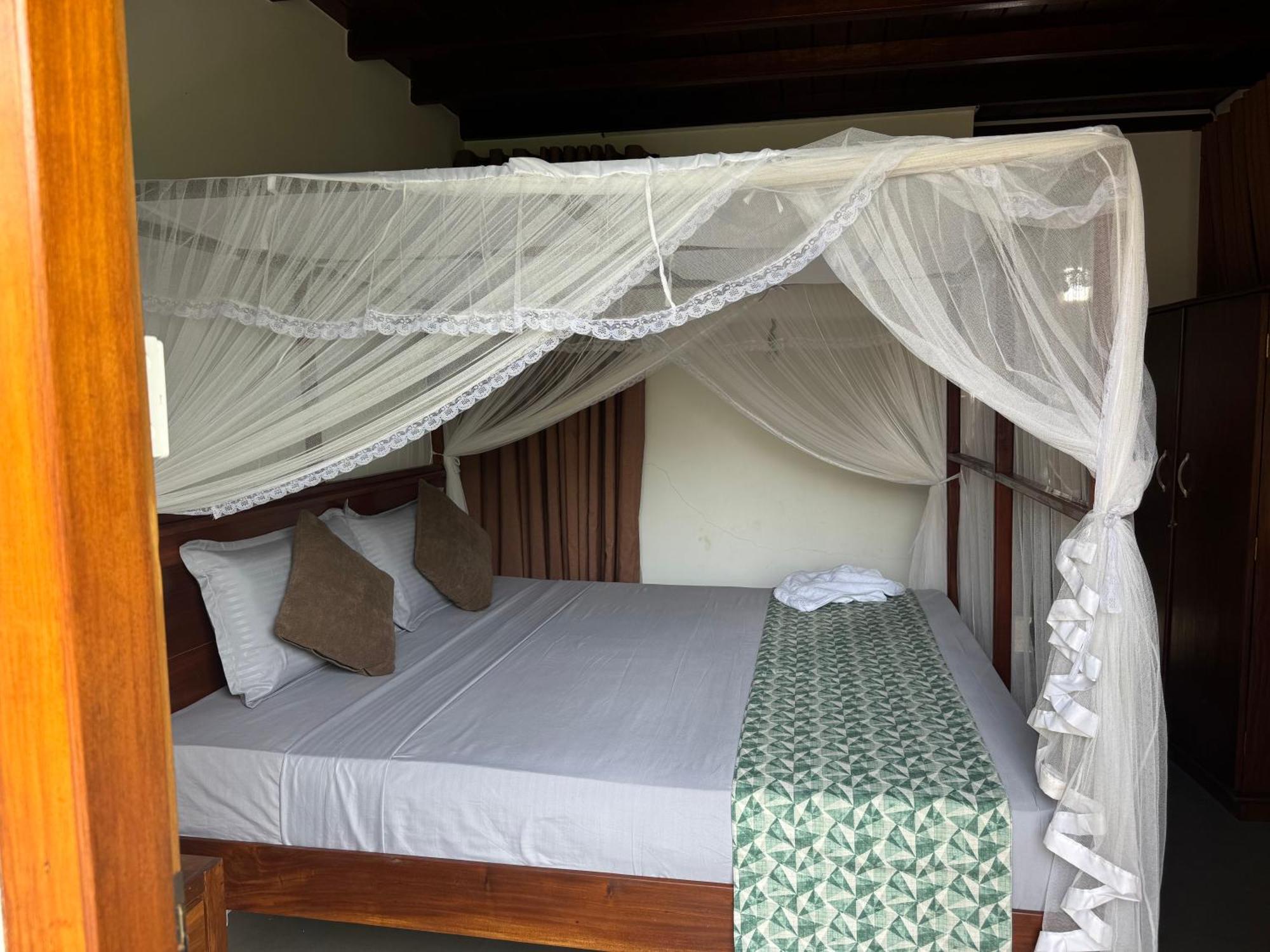 Steps Garden Resort Negombo Esterno foto