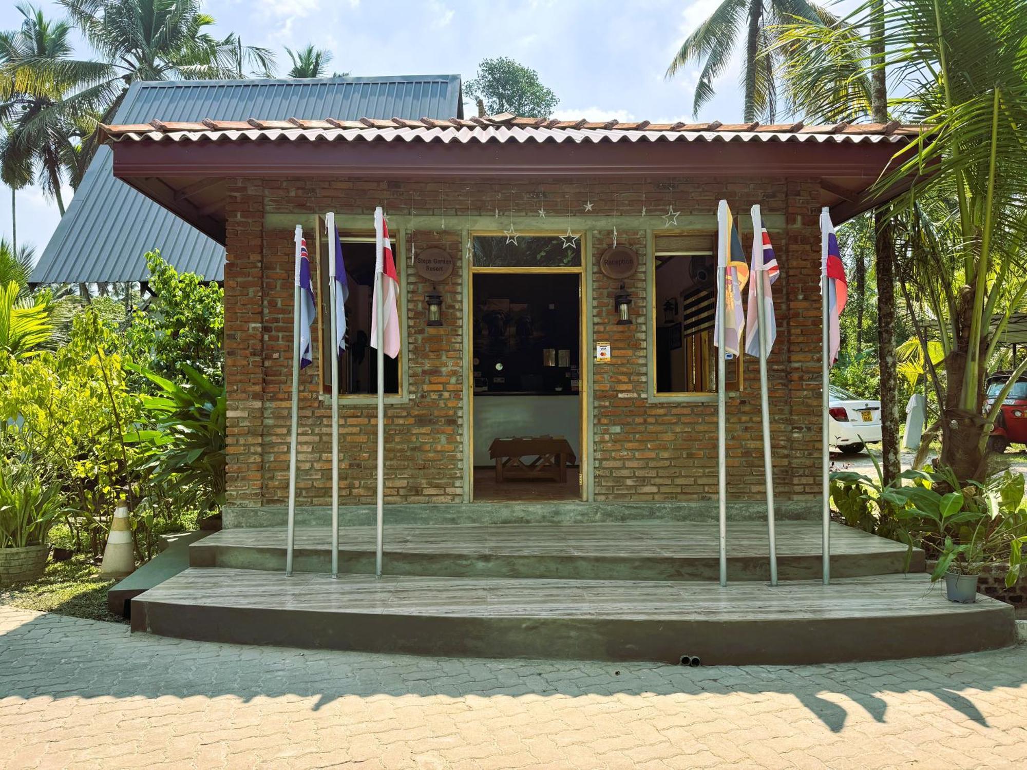 Steps Garden Resort Negombo Esterno foto